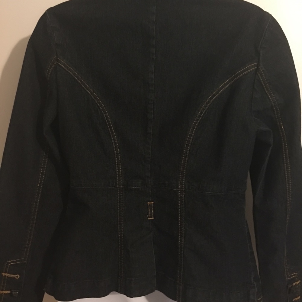 Blazer - Picture 8 of 8